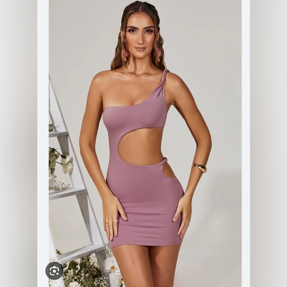 Oh Polly Flavia
Twist Cut Out Mini Dress - Picture 1 of 5